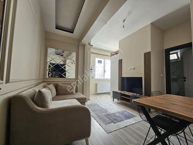Körfez'de Tramvaya 400 Metre Mesafede Eşyalı 1+1 Kiralık Daire