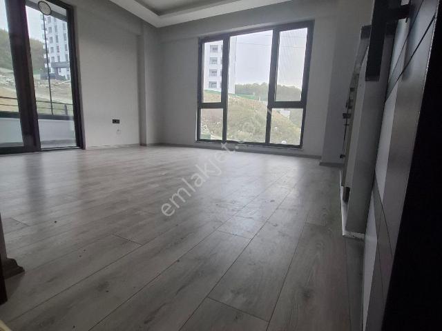 Körfez'de Ara Kat Eşyasız Uygun Fiyata Kiralık Daire