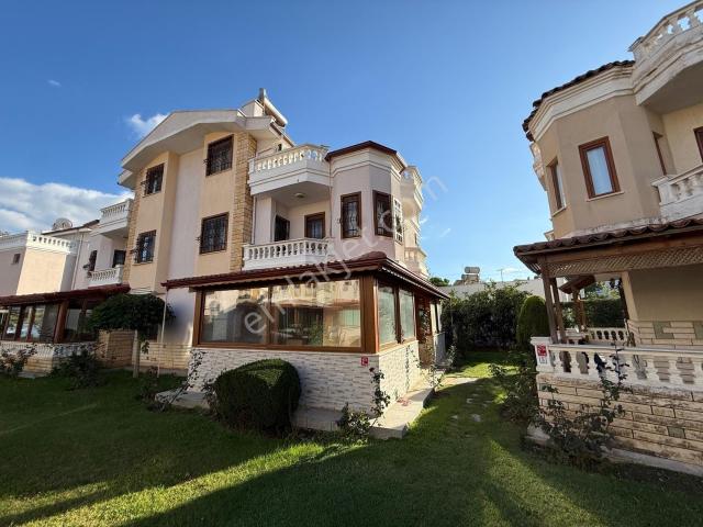 Körfezin İncisi Güre'de Denize Sıfır 4+1 Villa