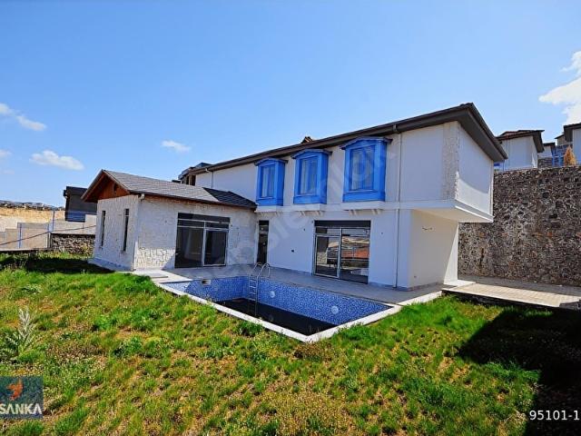 KÖRKÜN BOZDAĞ DA SATILIK 4+1 MASAL ALAÇATI VİLLALARI