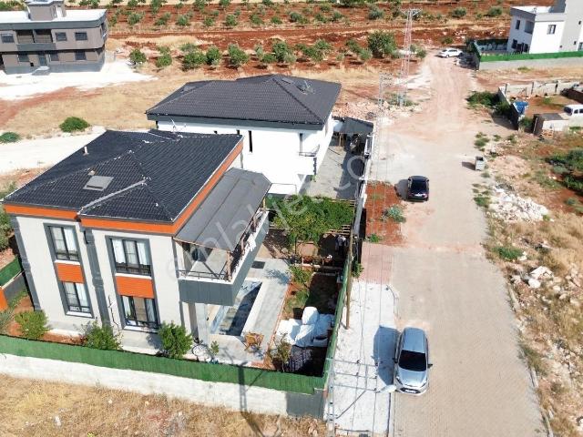 Körkün'de 5+1 İskanlı 2 Katlı Mükemmel Konumda Satılık Villa