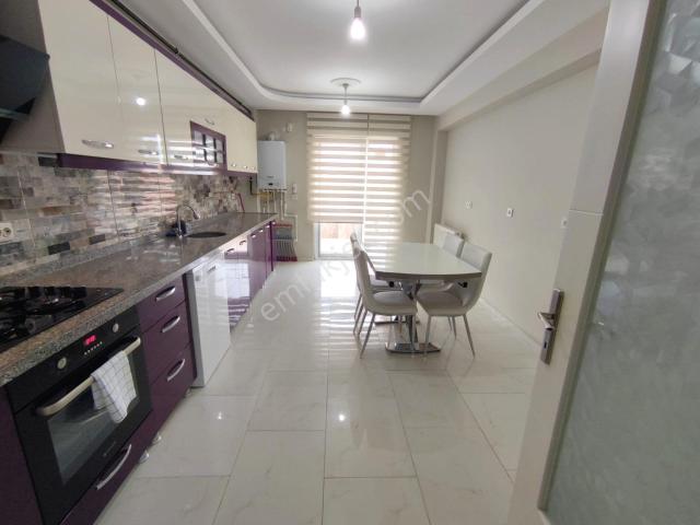 Köroğlu Parkı'na Yakın 3.kat 4+1 150m2 Çift Banyo Asansör'lü Ful+ful Daire