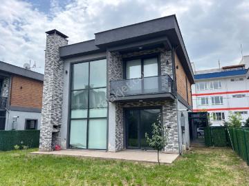 Körpeşler Mahallesi Yeşilkent 2 Sitesi’nde 4+1 200 M² Kiralık Tekil Villa