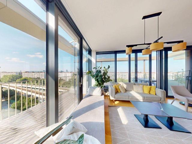 Korso: Penthouse mit XXL Terrasse im Viertel Zwei | Garage | 360° Tour