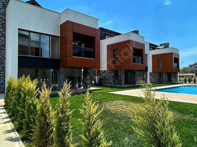 KOSTAK GAYRİMENKUL'DEN GÜRE'DE HAVUZLU SİTEDE ULTRALÜX 4+1 VİLLA