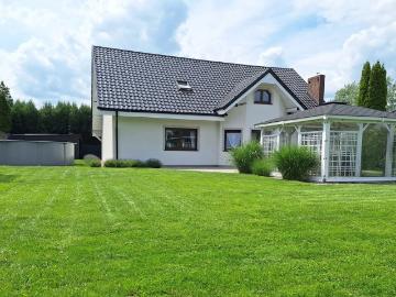 Przestronny dom glamour z wyposażeniem, ogród, garaż