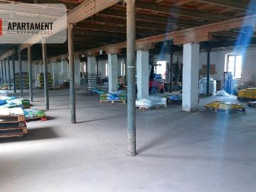 Magazyn 860 m2 z biurami i wagą najazdową