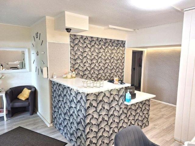 Kosmetikstudio sucht Nachmieter – Voll ausgestattete Gewerbeeinheit