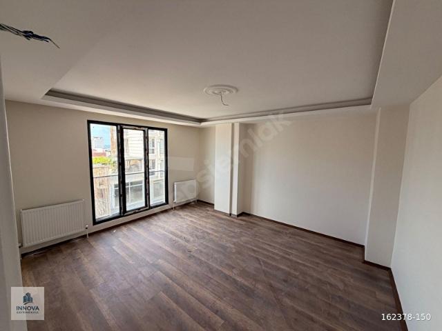 KOVAELİ ÇAYIROVA EMEK MAHALLESİNDE SATILIK 4+1 ÇATI DÜBLEKSİ