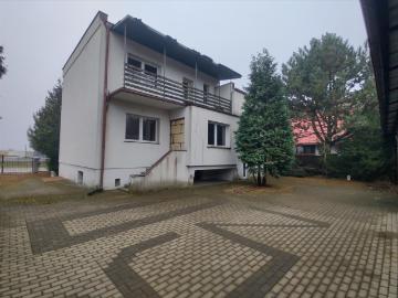 Przestronny dom z warsztatem i halą w Kowanówku