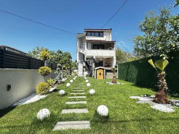 koyuncu Gyrm^den Yeniçiftlik'te 3 Ayrı Daire Şeklinde Müstakil
