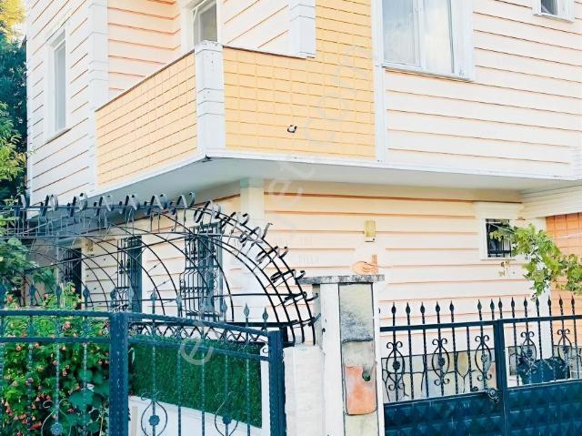 koyuncu Gyrm^yeniçiftlik Merkezde Migrosa Yakın 5+1 Villa