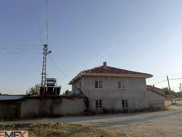 Köy Evi İki Katlı 1200 M2 Arsalı Köy Meydanı