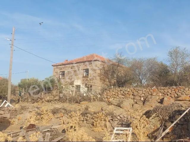 Köy İçi Müstakildir. Parsel İçinde Taş Ev Vardır. Bizzat Sahibinden Satılıktır