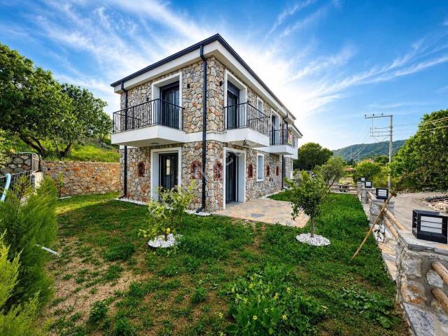 Köy İçinde Modern Ve Seçkin Yaşam | Oturuma Hazır 3+1 Lüks Villa