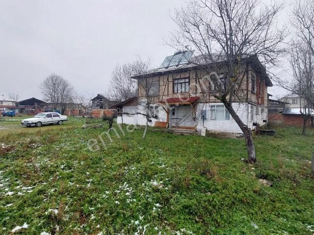 Köy Merkezinde Müstakil Satılık Ev Ve Arsası Doğal Gaz Var