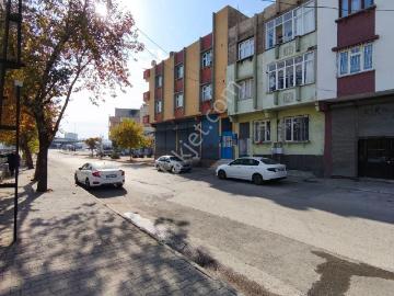 Köylü Garajına Yakın Selahattin Eyyubi De Yol Üzeri Doğalgazlı Satılık 3 Katlı Müstakil Bakımlı E