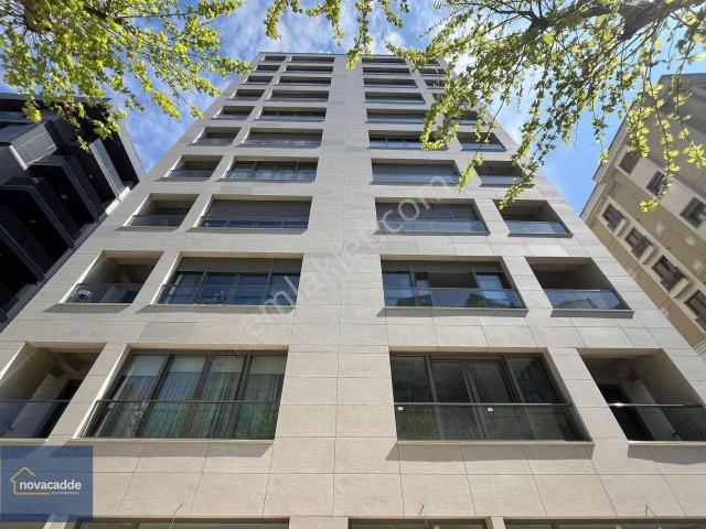Kozyatağı'nda 4+1 Net 160 M² Geniş Kullanım,balkonlu Sıfır Daire