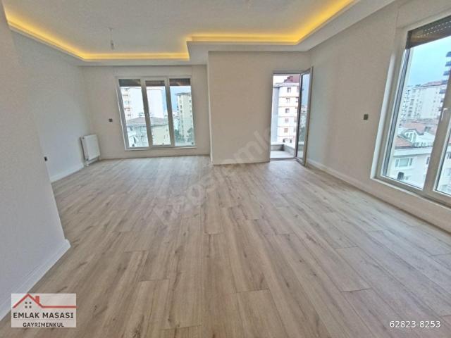 Kozyatağında Bayar Caddesine Yakın 77 m2 Net 2+1 Balkonlu Sıfır Daire EMLAK MASASI