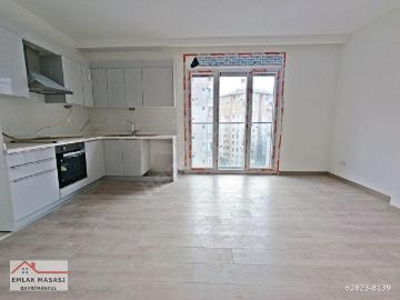 Kozyatağında Kozzy Avmye Yakın Sıfır Binada 2+1 Daire EMLAK MASASI