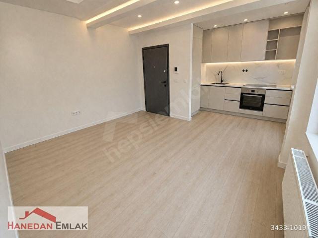 Kozyatağı'nda Minibüse Yakın, Merkezi Lokasyonda Yatırımlık 1+1
