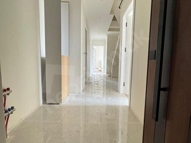 Kozyatağı Bayar Caddesine 2. binada SIFIR 4+2 215m2 DUBLEKS