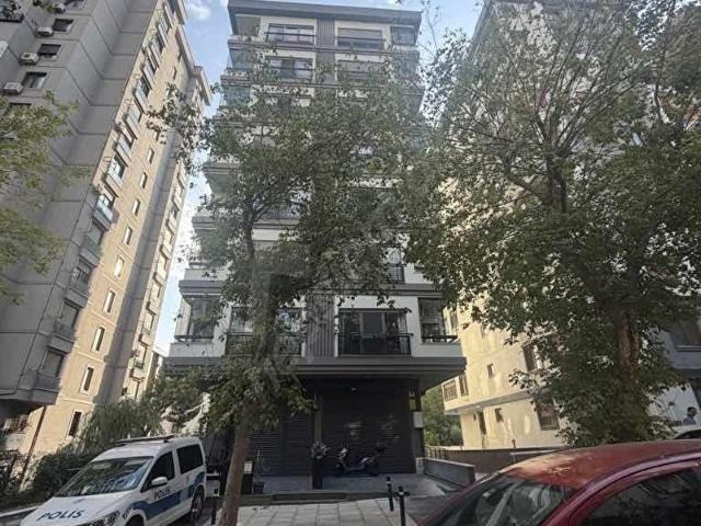 KOZYATAĞI KURUKUYU SOKAKTA 2+1 KULLANIŞLI ETRAFI AÇIK SATILIK