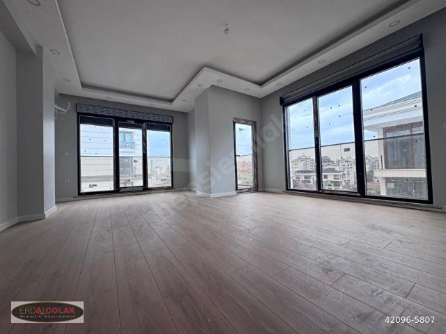 KOZYATAĞIN'DA MİNİBÜSE 1.PARALEL'DE SIFIR 90 M2 NET 3+1
