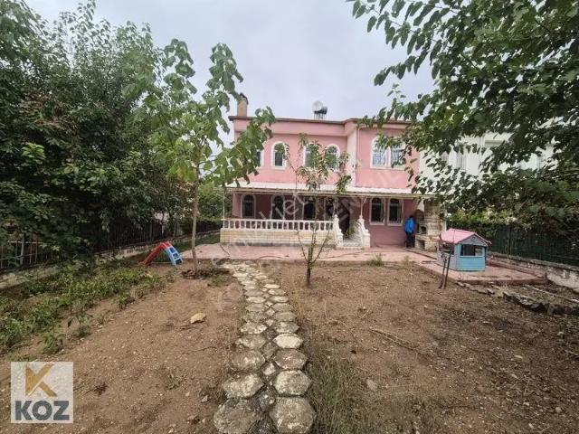 Koz Emlak'tan 1000m2 Müstakil Bahçeli Kiralık Villa