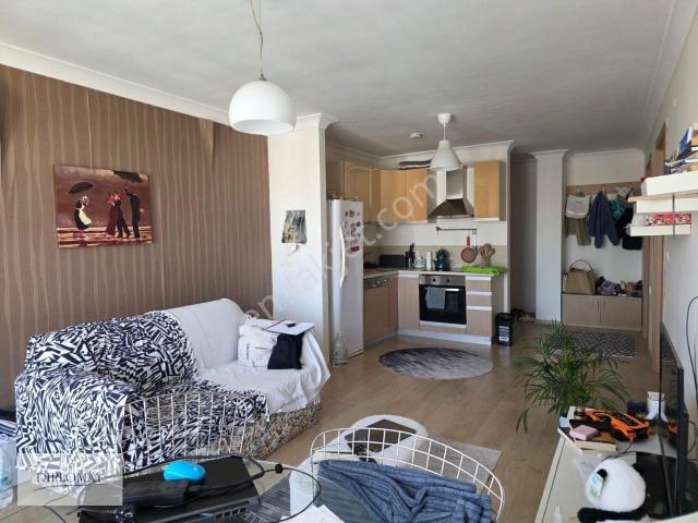 Koza Cad./jale Tezer Kolej Yakını a. Otopark+asansör+balkon 1+1