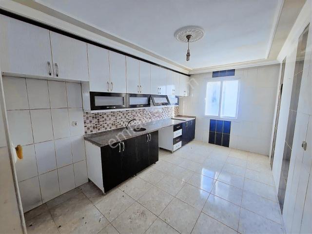 Kozan Yoluna Yakın Geniş Oturumlu Kiralık Daire
