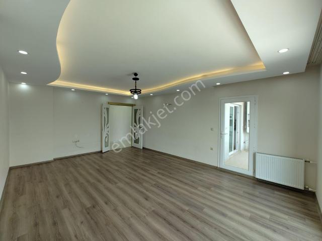 Kozan Caddesi Üzerinde 120 M² Net Kapalı Mutfak 3+1