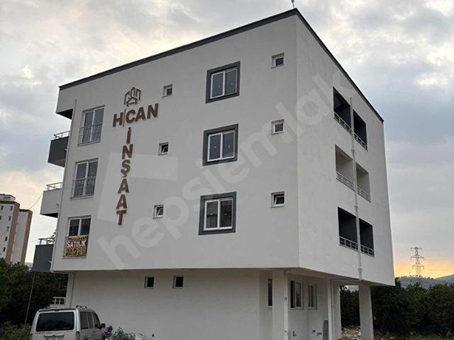 KOZAN DİVAN EMLAK'TAN ADLİYEYE KOMŞU SIFIR AZ KATLI 2+1