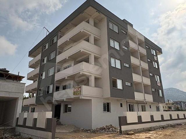 KOZAN DİVAN EMLAK'TAN HASTANE KAVŞAĞINDA SIFIR AZ KATLI 3+1