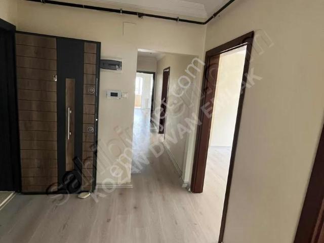 Kozan Divan Emlak'tan Fen Lisesi Karşısı Kapalı Mutfak 3+1