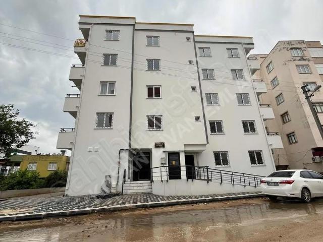 Kozan Divan Emlak'tan Hastane Kavşağında Az Katlı Sıfır 3+1