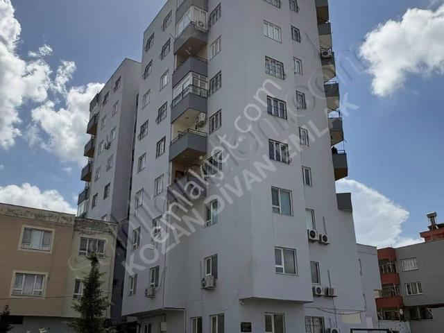 Kozan Divan Emlak'tan Merkezde Kapalı Mutfak 3+1