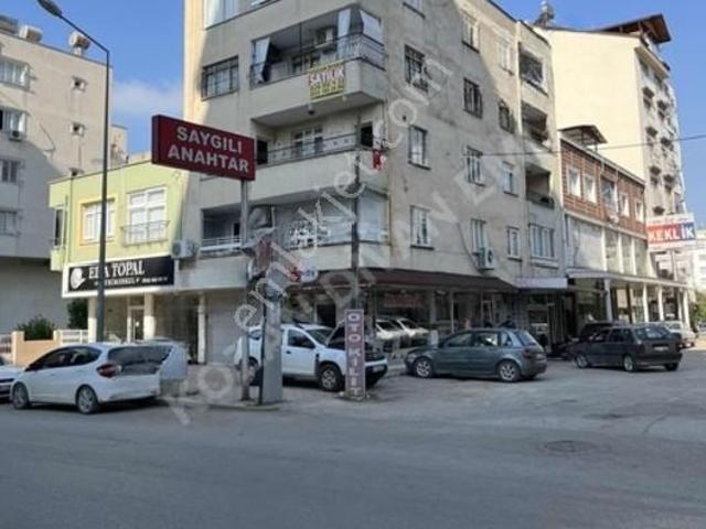 Kozan Divan Emlak'tan Merkezde Kapalı Mutfak 3+1