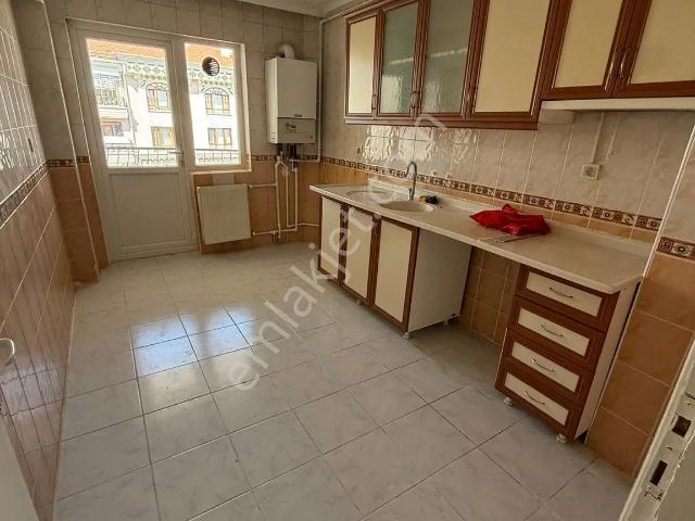 Kozanlar Gayrimenkul'den Aşık Veysel Cad Üzeri Kiralık 3+1 Daire
