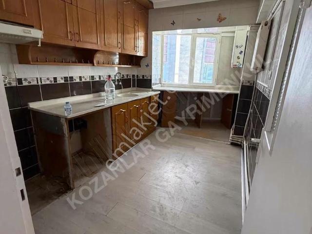 Kozanlar Gayrimenkul'den Hastane Yakını Kiralık 3+1 Daire.