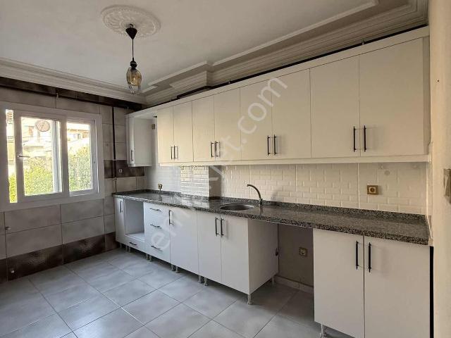 Kozanyoluna 2. Parsel 3+1 Kapalı Mutfak Doğalgaz Sobalı Kiralık