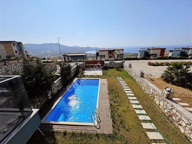 Kozbeyli Reva Sitesinde Müstakil Havuzlu Satılık 4+1 Villa