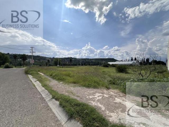 KL/ TERRENO EN VENTA CON USO DE SUELO COMERCIAL Y DE SERVICIOS. EN ESQUINA