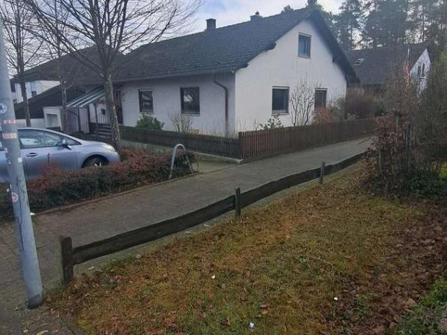 KL Unigebiet, freistehendes Einfamilienhaus mit Garage