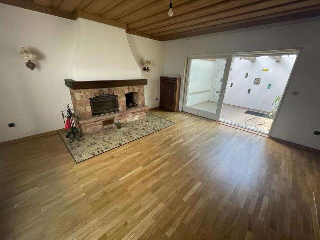 KL EFH freistehend mit 5 ZKB, Kamin, Sauna, Garten, Balkon, Terrasse, Carport, Tageslichtbad