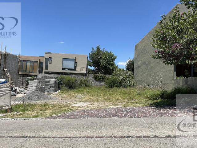 KL/ EN VENTA EXCELENTE TERRENO PLANO COLINDANTE CON ?REA VERDE