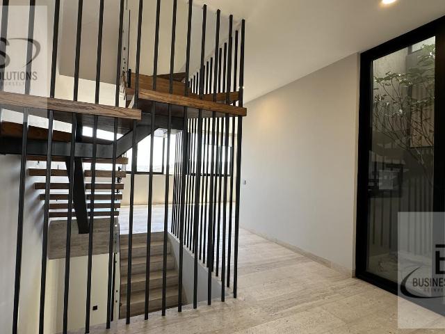 KL/ HERMOSA CASA EN RENTA EN ALTOZANO. 3 NIVELES