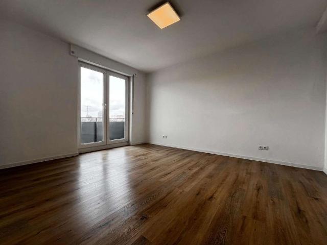 KL Nähe Hornbach, 2 ZKB, Einbauküche, 2 Balkone, Tageslichtbad 'RENOVIERT'