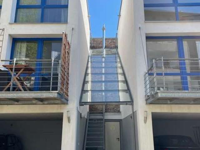 Kl. styl. Geb. komplex im Hinterhof, zentral, ren Balkon