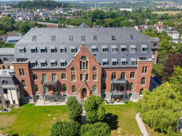 Kloster Marienborn Freistehende hochwertige zwei Zimmerwohnung mit Balkon und Tiefgaragenstellplatz!